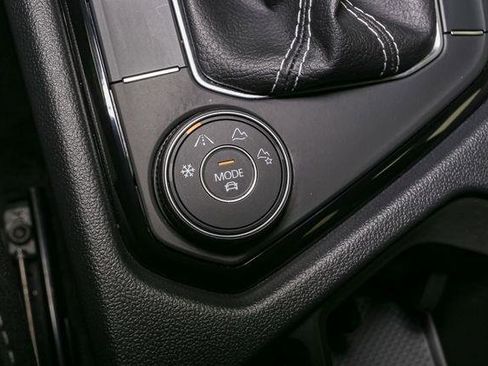 Certified 2024 Volkswagen Taos SE image 37