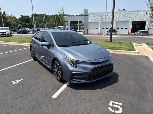 Used 2022 Toyota Corolla SE FWD image 2