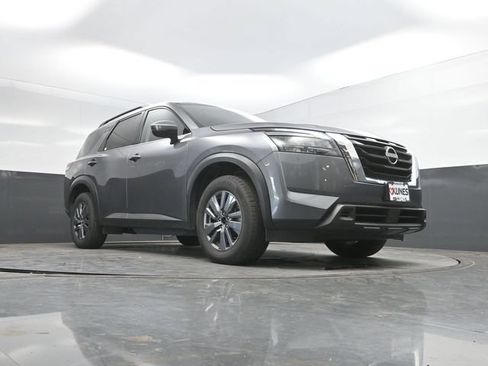 Used 2025 Nissan Pathfinder SV FWD image 46
