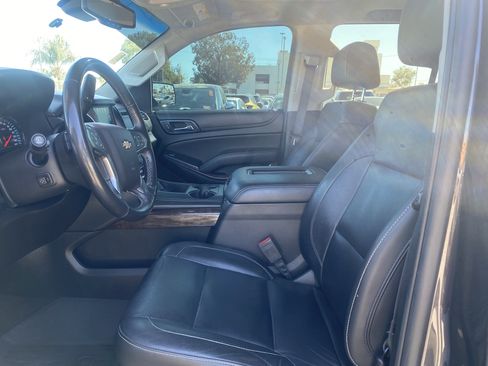 Used 2018 Chevrolet Tahoe LT w/ Luxury Package RWD image 12