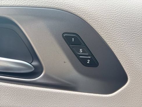 Used 2024 Chrysler Pacifica Touring-L FWD image 28