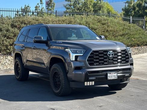 Used 2023 Toyota Sequoia Platinum AWD/4WD image 3