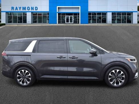 Certified 2023 Kia Carnival EX image 2