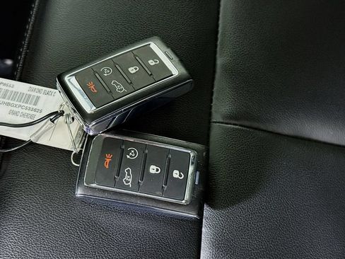 Used 2023 Jeep Grand Cherokee Limited AWD/4WD image 35