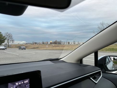 Used 2025 Toyota Corolla LE image 33