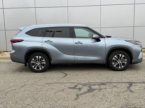 Certified 2022 Toyota Highlander XLE image 41
