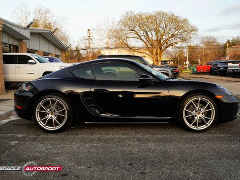 Used 2018 Porsche 718 Cayman image 8