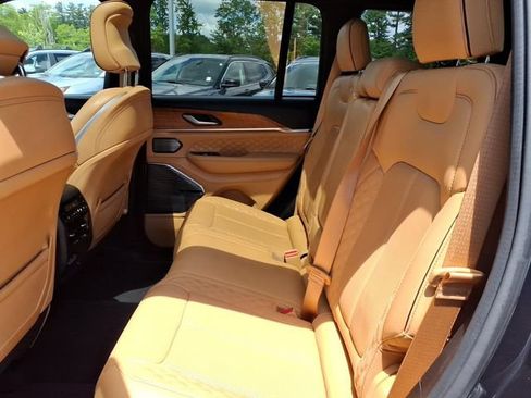 Used 2023 Jeep Grand Cherokee Summit AWD/4WD image 13