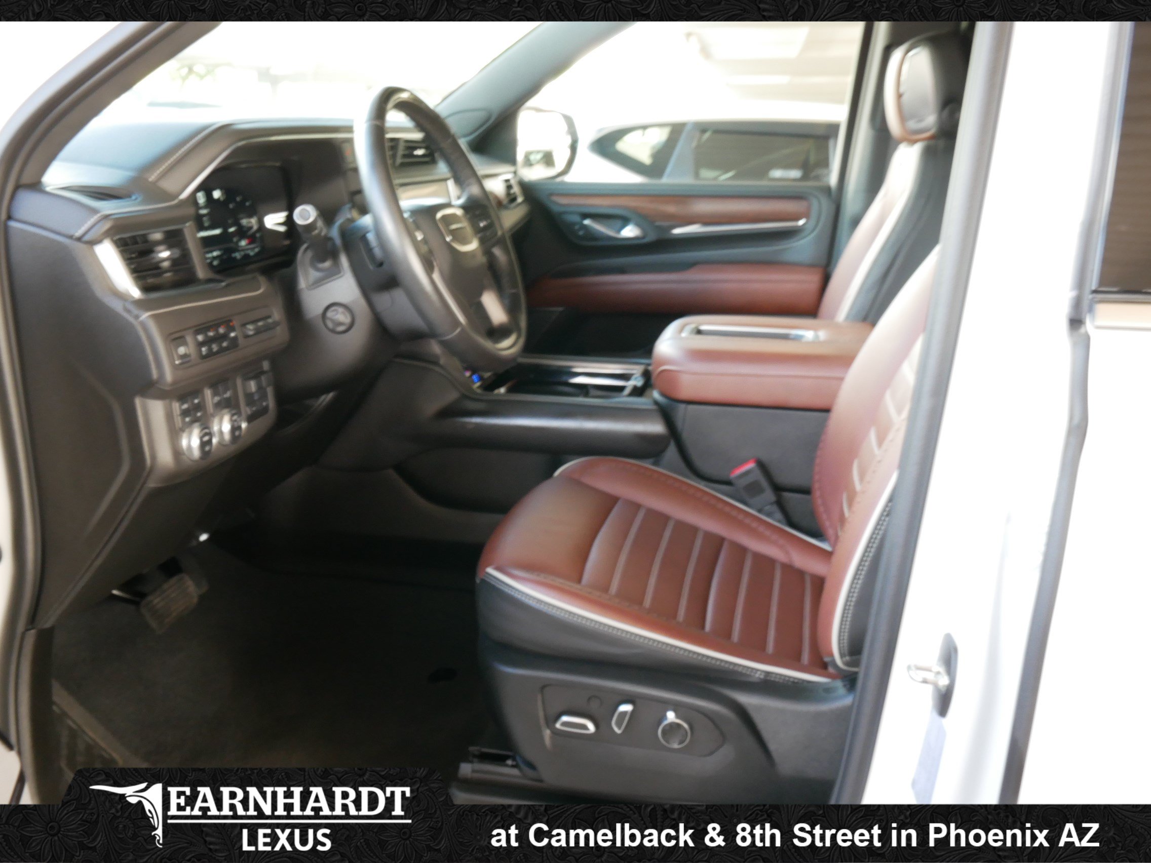 Used 2023 GMC Yukon Denali Ultimate AWD/4WD image 4