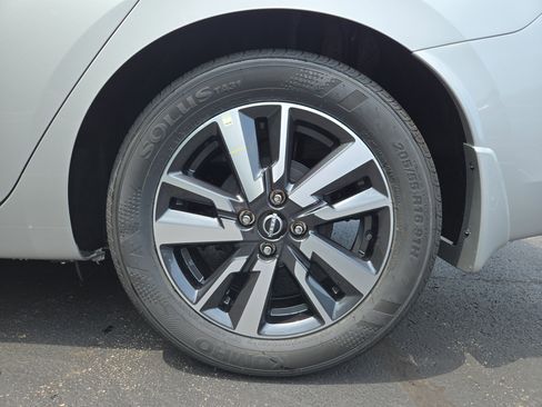 New 2025 Nissan Versa SV w/ Trunk Package image 9