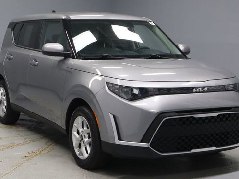 Used 2025 Kia Soul LX w/ LX Technology Package image 1