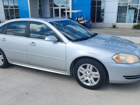 Used 2013 Chevrolet Impala LT w/ LT Sunroof Package FWD image 3