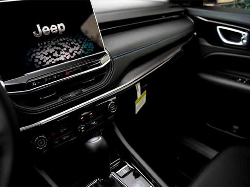 New 2026 Jeep Compass Latitude image 14