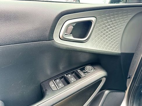 Used 2025 Kia Soul LX w/ LX Technology Package image 15