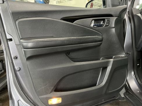 Used 2019 Honda Pilot Elite image 14