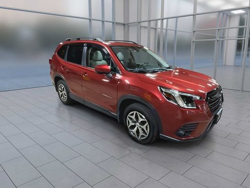 Used 2023 Subaru Forester Premium AWD/4WD image 2