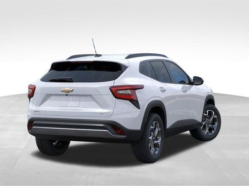 New 2026 Chevrolet Trax LT image 4
