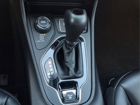 Used 2019 Jeep Cherokee Latitude Plus image 20