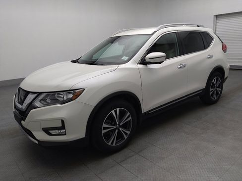 Used 2017 Nissan Rogue SL image 2