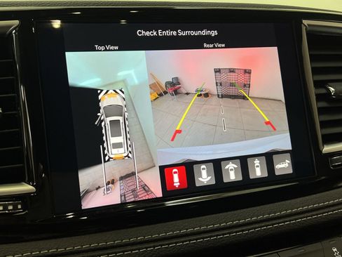 Used 2023 Chrysler Pacifica Limited FWD image 17