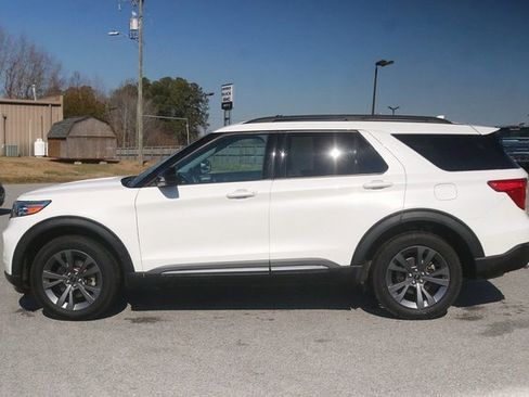 Used 2024 Ford Explorer XLT w/ Equipment Group 202A image 4