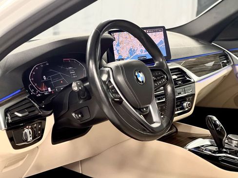 Used 2021 BMW 530i xDrive w/ Convenience Package image 16