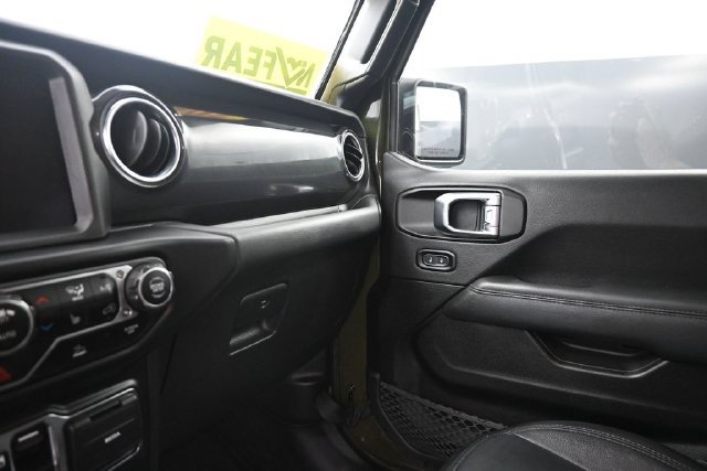Used 2023 Jeep Wrangler Unlimited Sahara AWD/4WD image 31