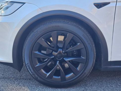 Used 2022 Tesla Model X image 17