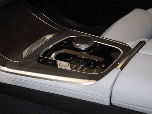 Used 2026 BMW X5 sDrive40i image 11