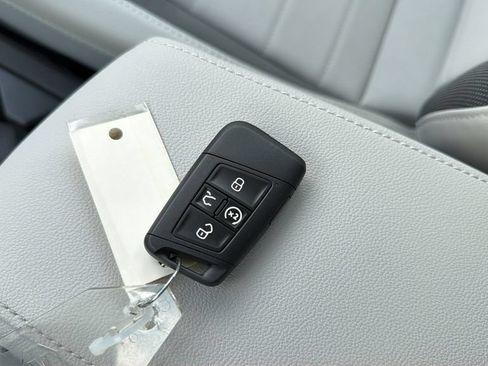 New 2026 Volkswagen Taos SE AWD/4WD image 36