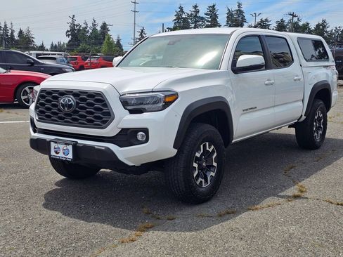 Used 2023 Toyota Tacoma TRD Off-Road w/ Technology Package AWD/4WD image 4