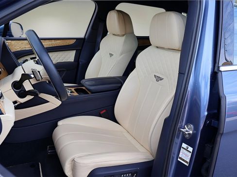 Certified 2021 Bentley Bentayga image 15