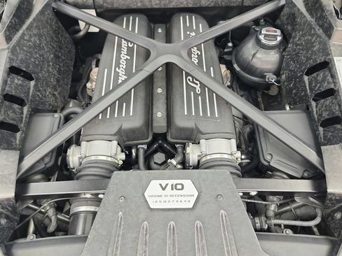 Used 2018 Lamborghini Huracan LP 580-2 RWD image 27