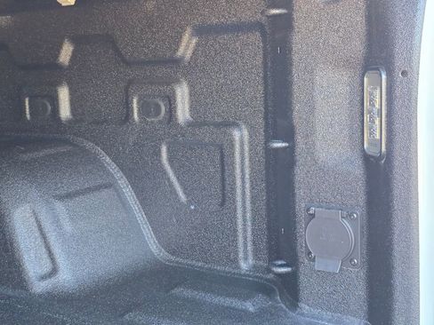 Used 2024 GMC Sierra 1500 AT4 w/ Technology Package image 11