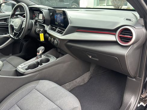 Used 2024 Chevrolet Trax RS image 11