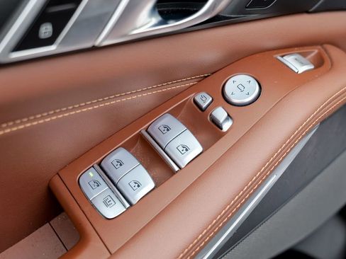 Used 2023 BMW X7 xDrive40i w/ Premium Package image 19