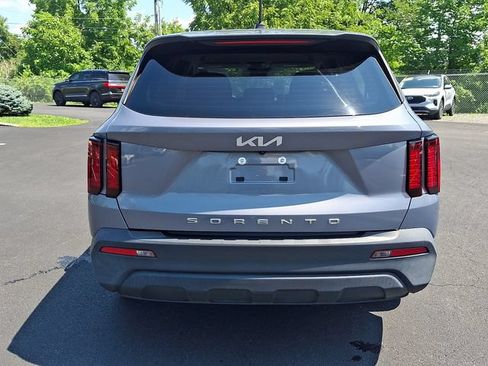Used 2022 Kia Sorento LX FWD image 11