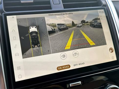 New 2025 Land Rover Discovery Dynamic SE image 21