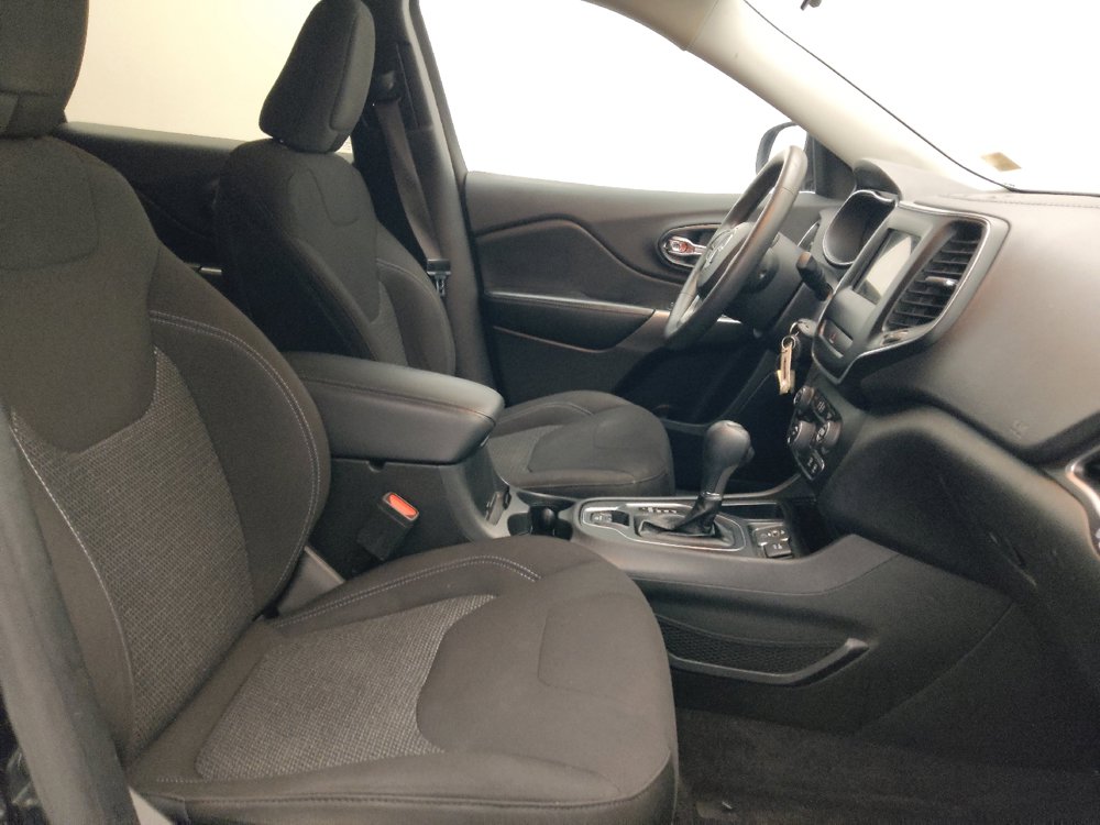 Used 2019 Jeep Cherokee Latitude w/ Popular Appearance Group FWD image 21