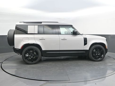 New 2026 Land Rover Defender 110 X-Dynamic SE AWD/4WD image 8