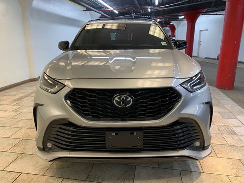 Used 2023 Toyota Highlander XSE image 3