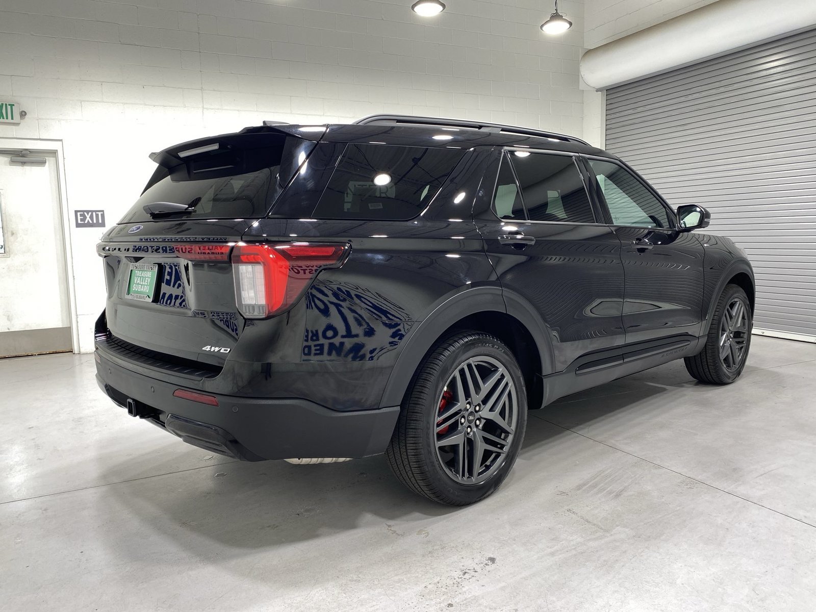 Used 2025 Ford Explorer ST-Line w/ ST-Line Street Pack AWD/4WD image 8
