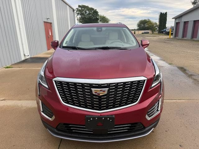 Used 2020 Cadillac XT5 Premium Luxury AWD/4WD image 4