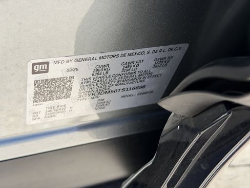 New 2026 Cadillac Optiq Luxury 2 image 32