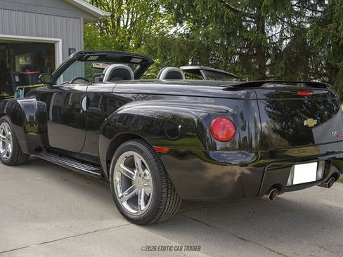Used 2005 Chevrolet SSR w/ Preferred Equipment Group RWD image 6