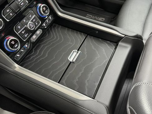 Used 2024 GMC Yukon XL Denali w/ Advanced Technology Package RWD image 30