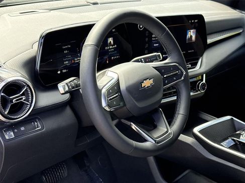 Used 2025 Chevrolet Equinox LT image 9