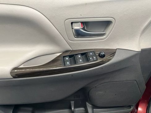 Certified 2020 Toyota Sienna XLE FWD image 12