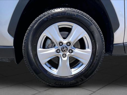 Used 2021 Toyota RAV4 XLE FWD image 11