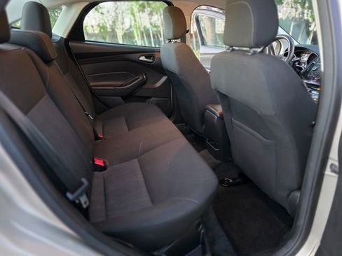 Used 2018 Ford Focus SE w/ SE Appearance Package image 30